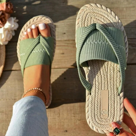 Women Fashionable Beach Flip Flops, Large Size Toe Ring Sandals For Outdoor Vaca - Picture 1 of 7